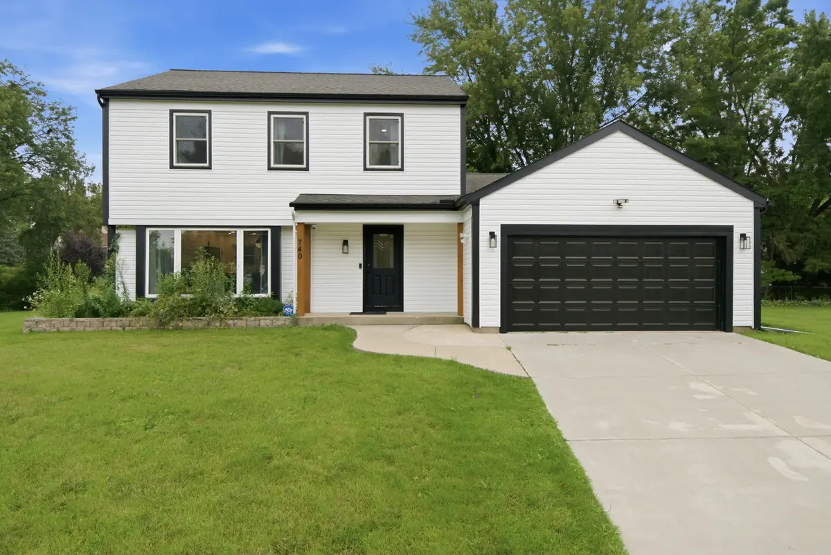 740 Thompson Boulevard, Buffalo Grove, IL 60089 - #1