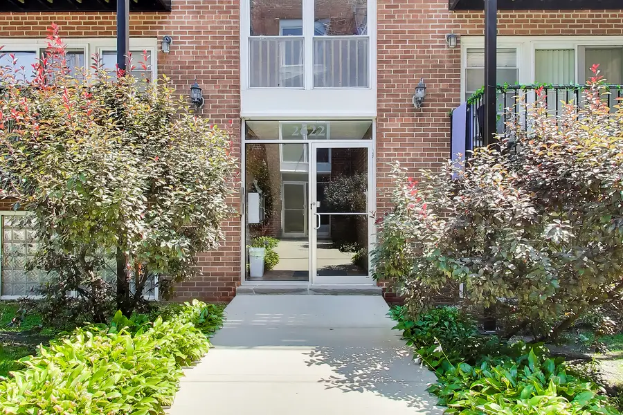 2622 W Catalpa Avenue #8, Chicago, IL 60625 - #2