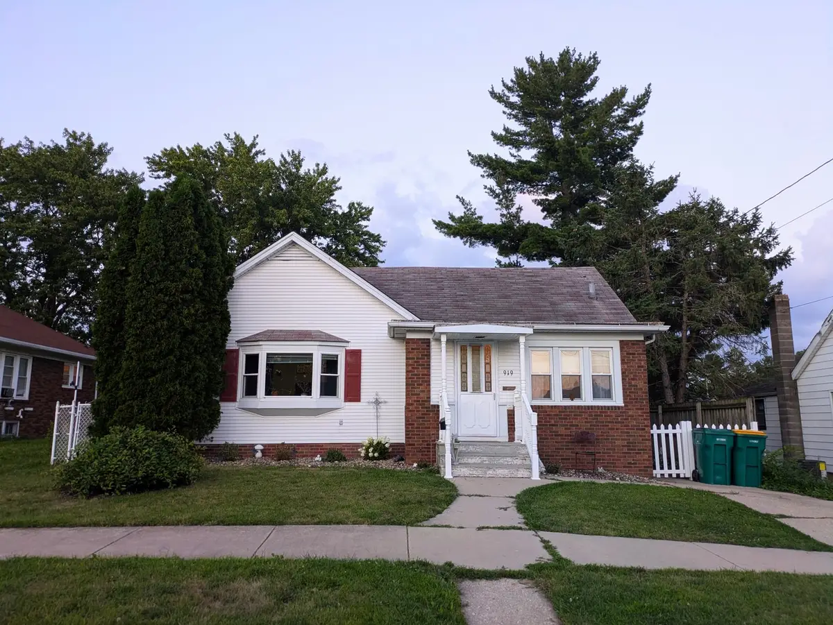 919 Johnson Street, Streator, IL 61364 - #1