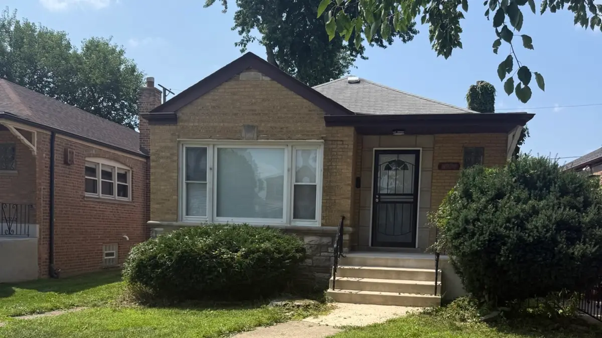 8926 S Paxton Avenue, Chicago, IL 60617 - #1