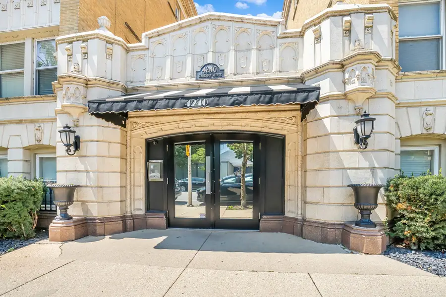 4240 N Clarendon Avenue #307N, Chicago, IL 60613 - #2