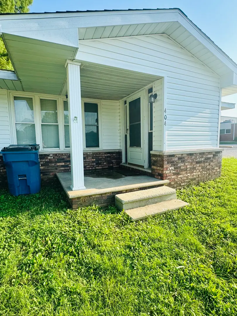 404 W 9th Street, Christopher, IL 62822 - #3