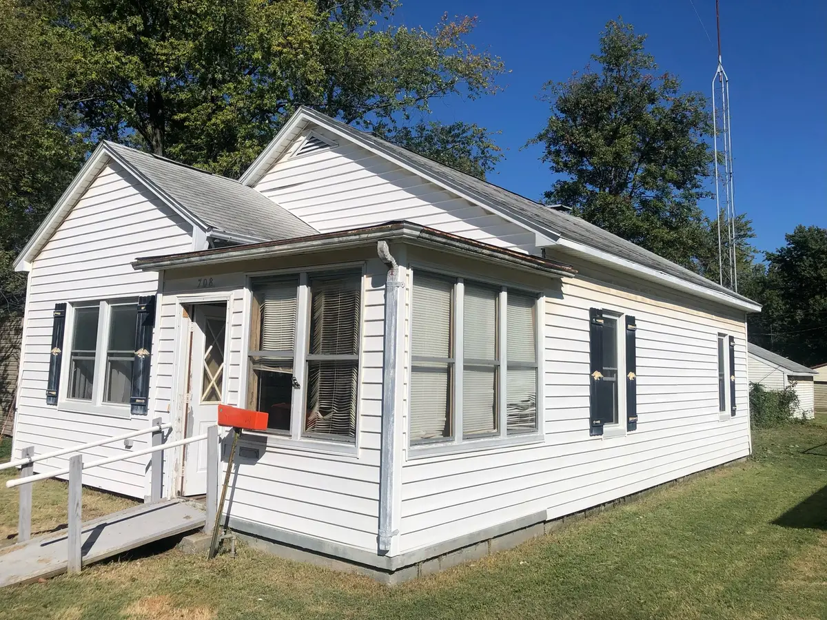 708 E 11th Street, Centralia, IL 62801 - #1