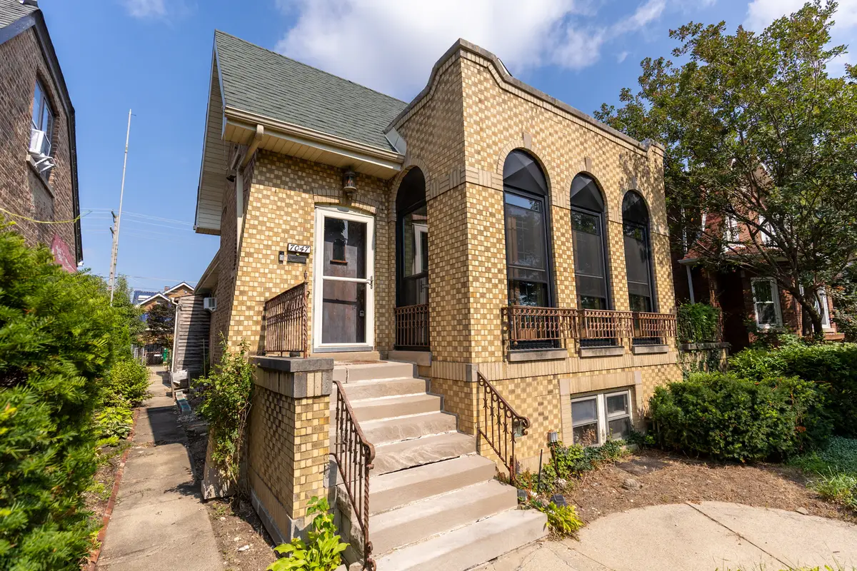 7047 N 26th Parkway, Berwyn, IL 60402 - #1