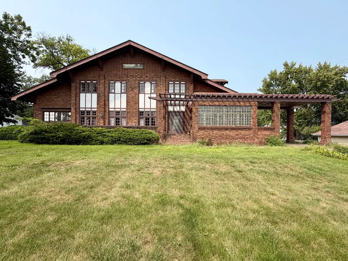 109 W Macon Street, Clinton, IL 61727 - #1