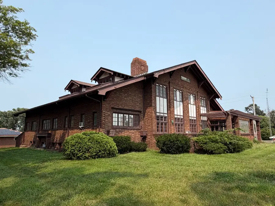 109 W Macon Street, Clinton, IL 61727 - #2