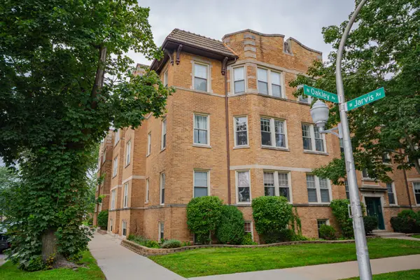 2306 W Jarvis Street #1, Chicago, IL 60645