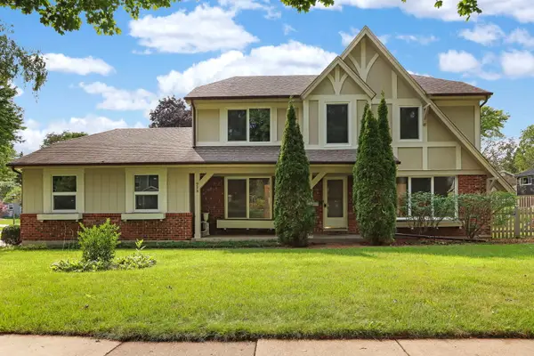 713 Dawes Street, Libertyville, IL 60048