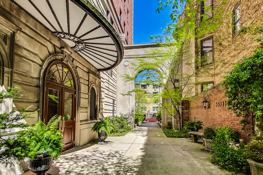 431 W Oakdale Avenue #14A, Chicago, IL 60657 - #2