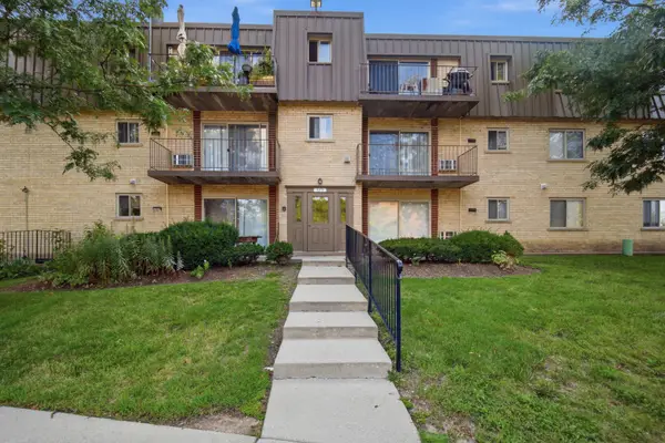 573 Fairway View Drive #1B, Wheeling, IL 60090