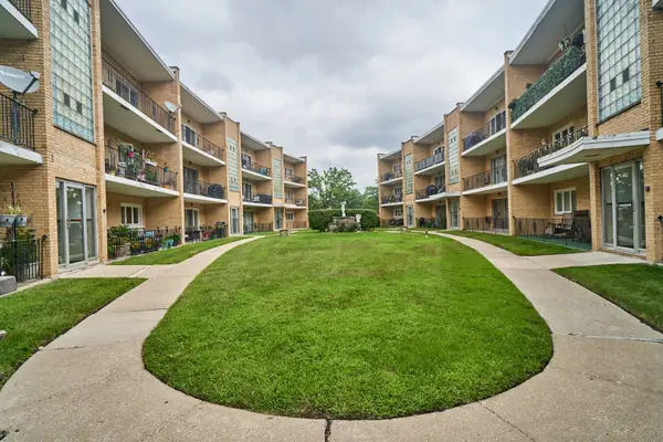 10316 S Pulaski Road #203, Oak Lawn, IL 60453