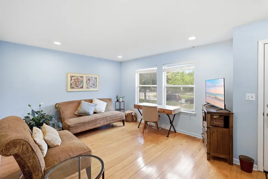 6957 S East End Avenue, Chicago, IL 60649 - #2