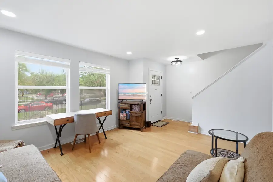 6957 S East End Avenue, Chicago, IL 60649 - #3
