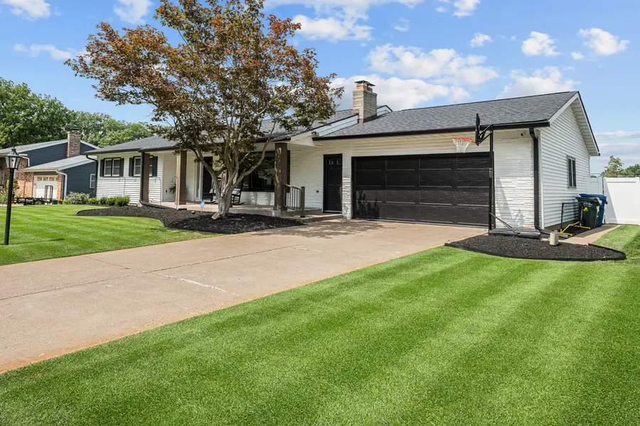 2414 E Garfield Street, Davenport, IA 52803 - #2