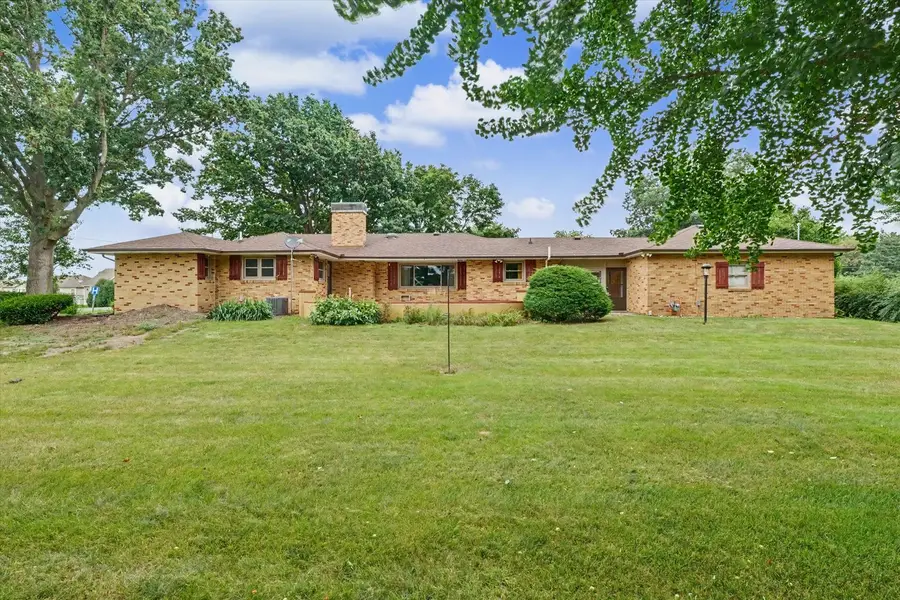 1123 N Sangamon Avenue, Gibson City, IL 60936 - #2