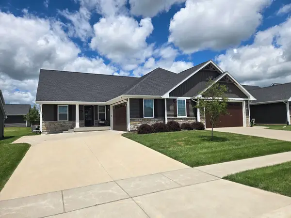 3016 Charissas Place, Bettendorf, IA 52722