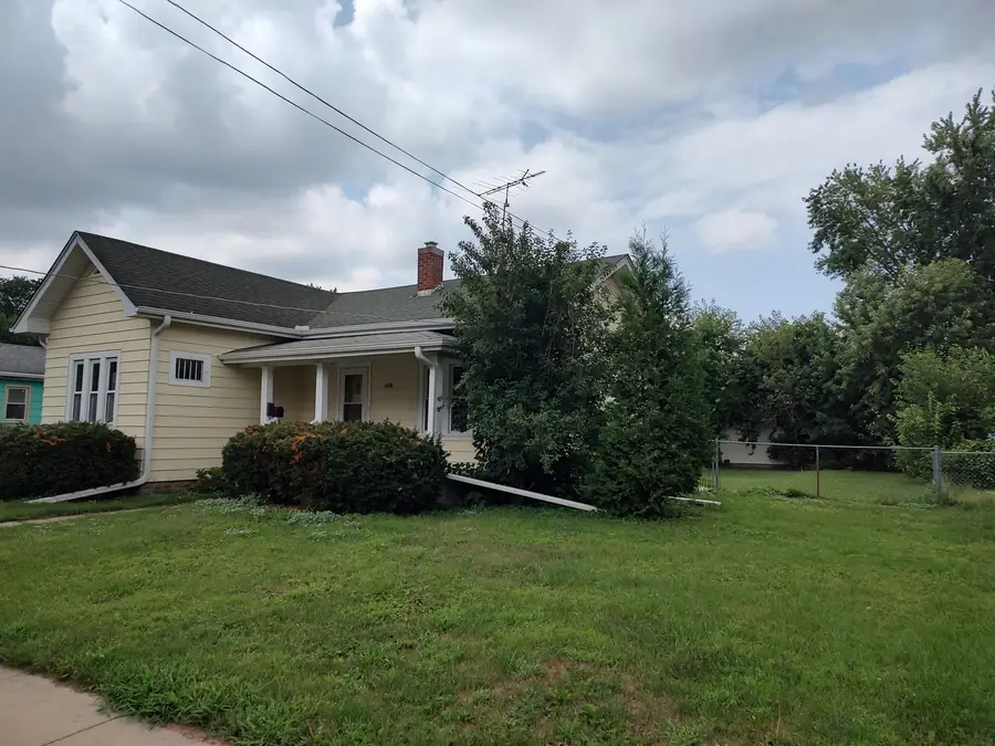 606 E Perry Street, Belvidere, IL 61008 - #3
