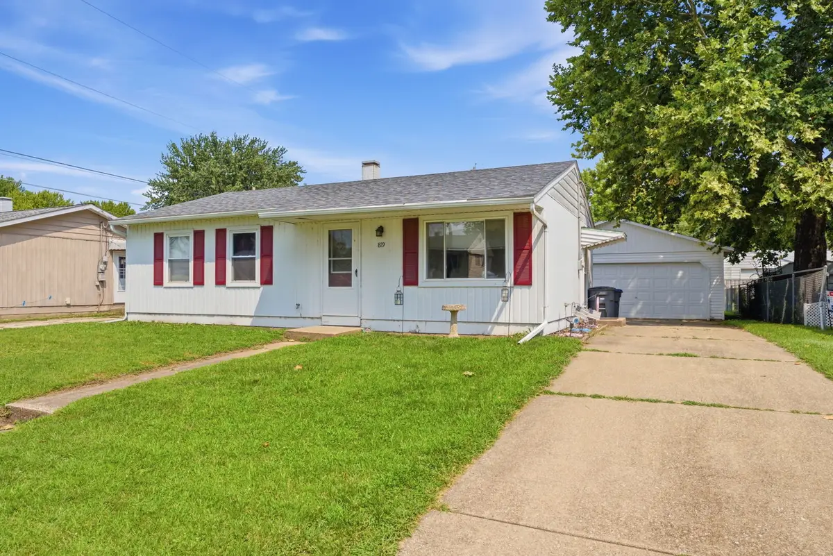 819 E 3rd Avenue, Milan, IL 61264 - #1