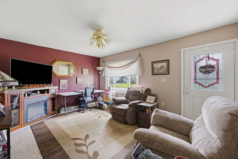 819 E 3rd Avenue, Milan, IL 61264 - #2