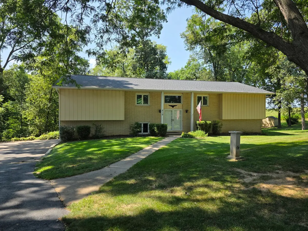 210 N Park Avenue, Geneseo, IL 61254 - #1