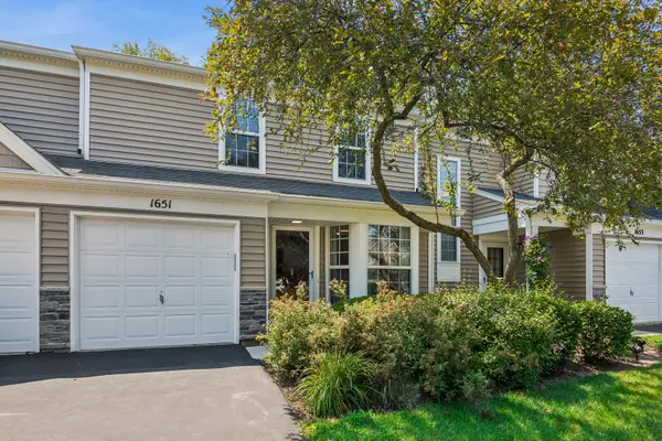 1651 College Green Drive, Elgin, IL 60123