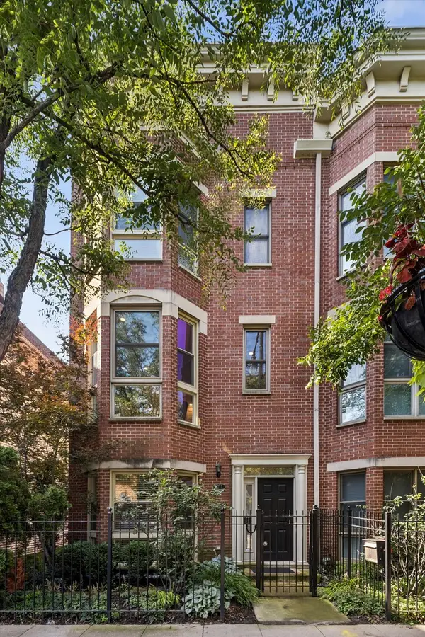 1711 W Belmont Avenue, Chicago, IL 60657