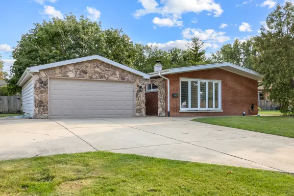 248 E Schick Road, Bloomingdale, IL 60108