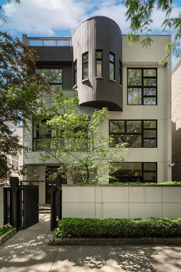1934 N Cleveland Avenue, Chicago, IL 60614