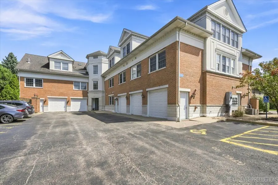111 S 5th Avenue #E, Saint Charles, IL 60174 - #3