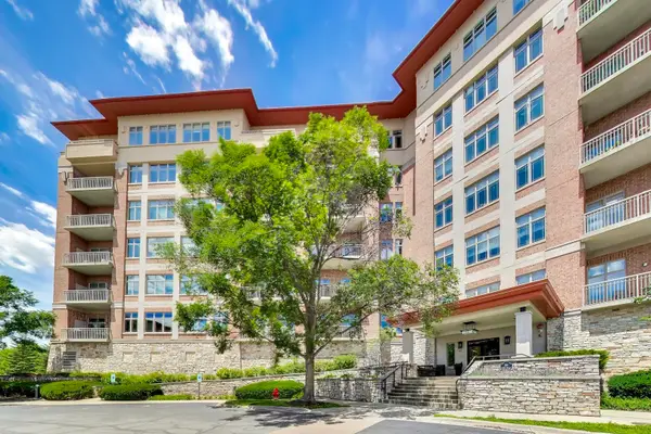 100 Prairie Park Drive #701, Wheeling, IL 60090