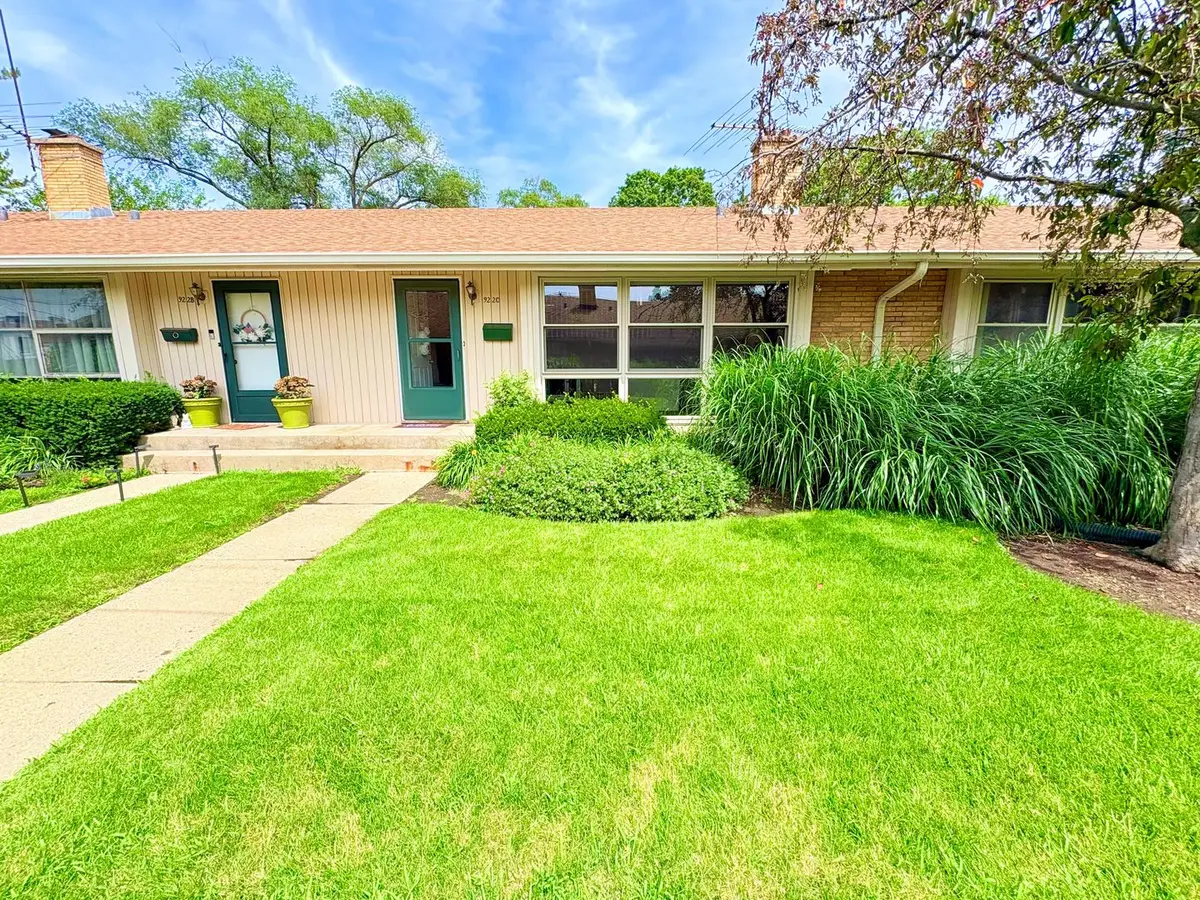 922 N Milwaukee Avenue #C, Libertyville, IL 60048 - #1