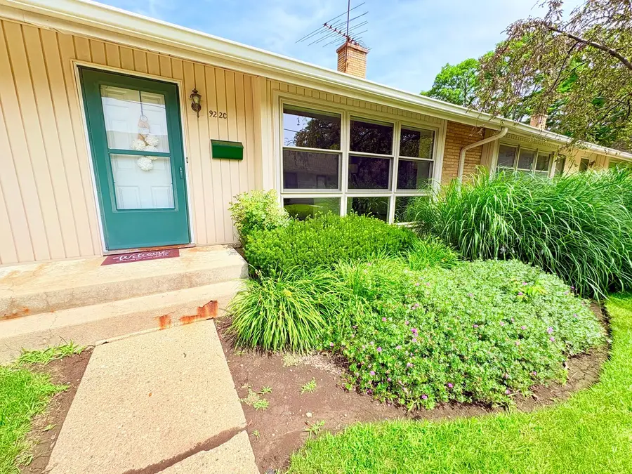 922 N Milwaukee Avenue #C, Libertyville, IL 60048 - #2