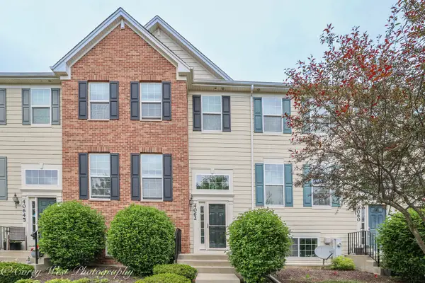 4062 Pompton Avenue, Elgin, IL 60124