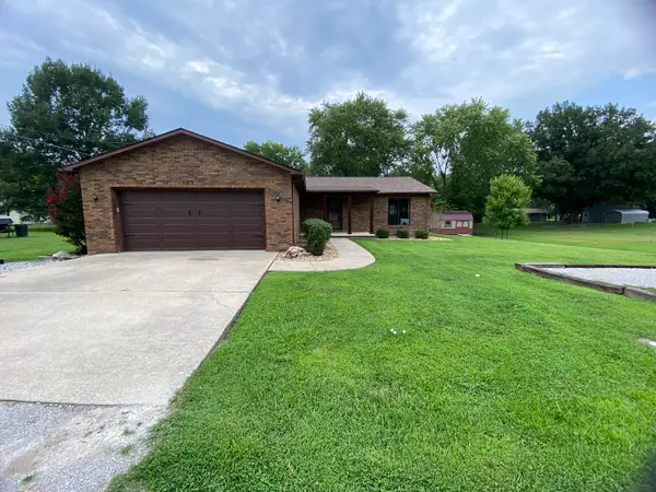 303 W Blake Street, Benton, IL 62812