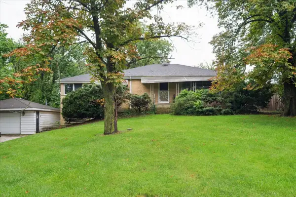 8351 W 99th Street, Palos Hills, IL 60465
