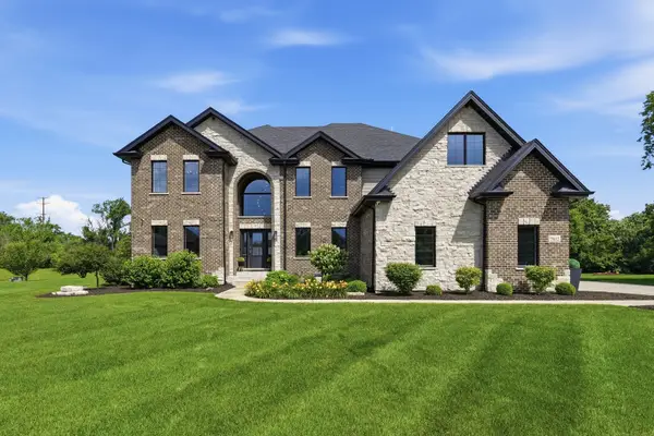 7812 Northwoods Drive, Frankfort, IL 60423