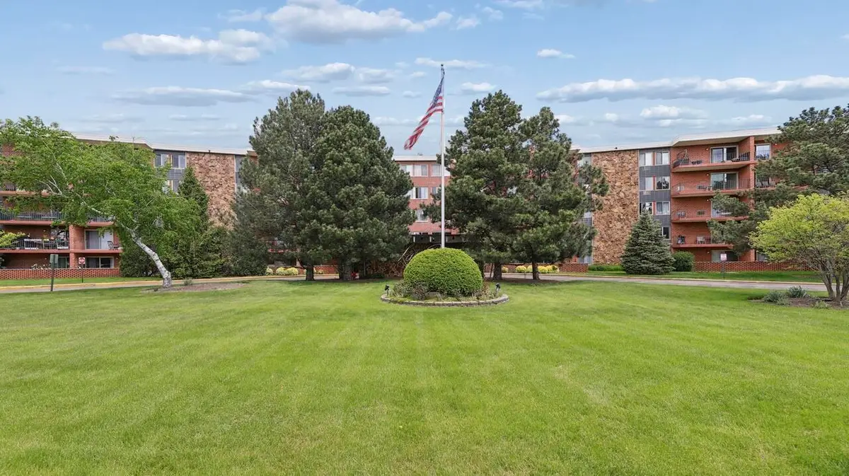 18 E Old Willow Road #213N, Prospect Heights, IL 60070 - #1