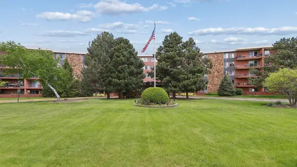 18 E Old Willow Road #213N, Prospect Heights, IL 60070