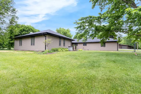11N025 Burlington Road, Hampshire, IL 60140