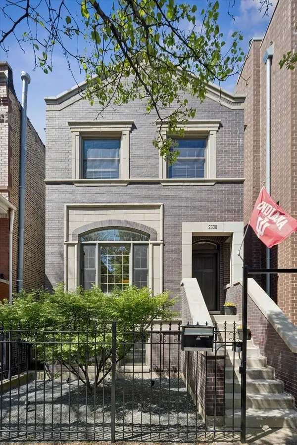 2338 N Oakley Avenue, Chicago, IL 60647