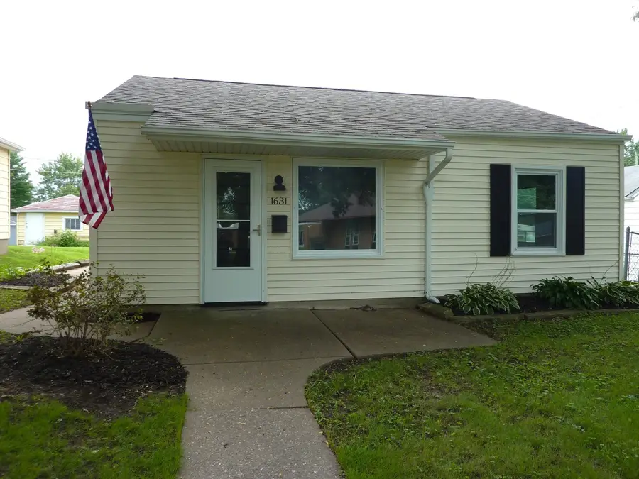 1631 W 38th Street, Davenport, IA 52806 - #2