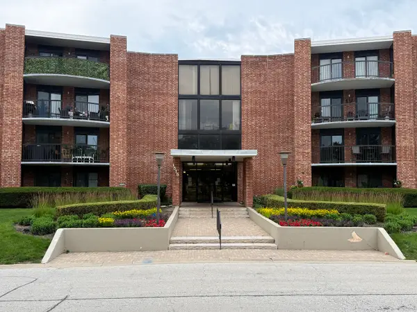 1515 Central Road #319C, Arlington Heights, IL 60005