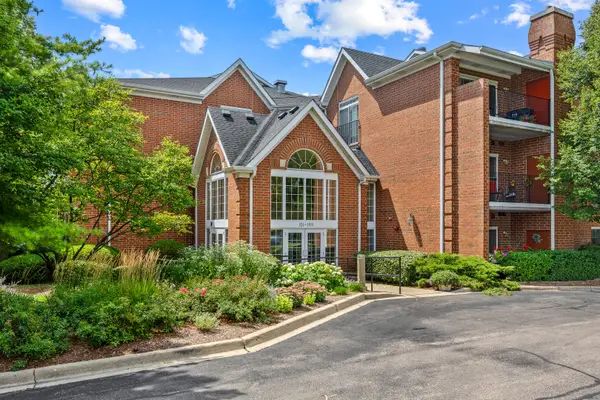 129 Hunt Club Drive #129, St. Charles, IL 60174