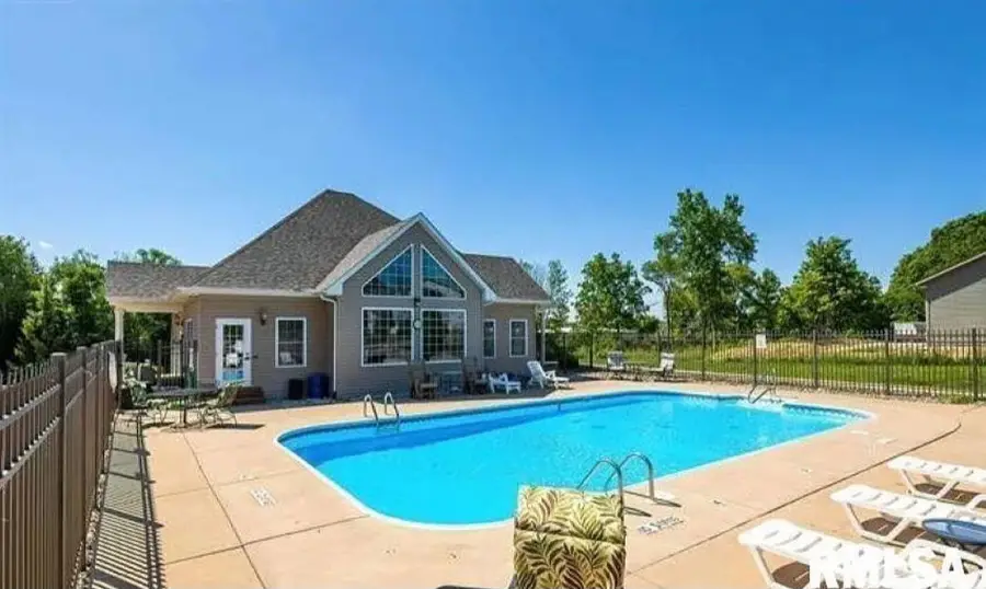 4109 Creek Hill Drive #9, Bettendorf, IA 52722 - #2