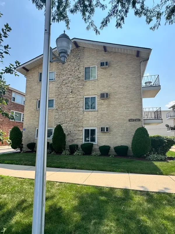 6023 W 64th Place #9, Chicago, IL 60638