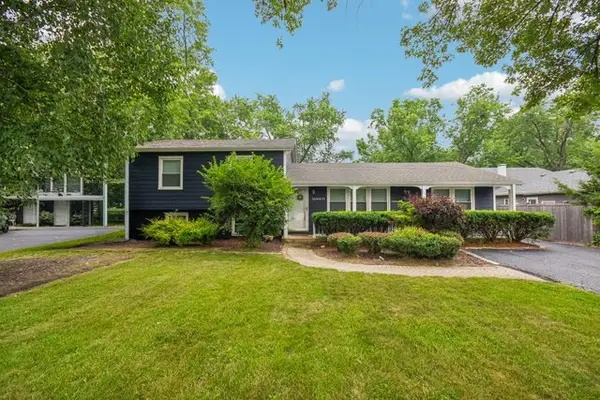 26W473 Parkway Drive, Winfield, IL 60190