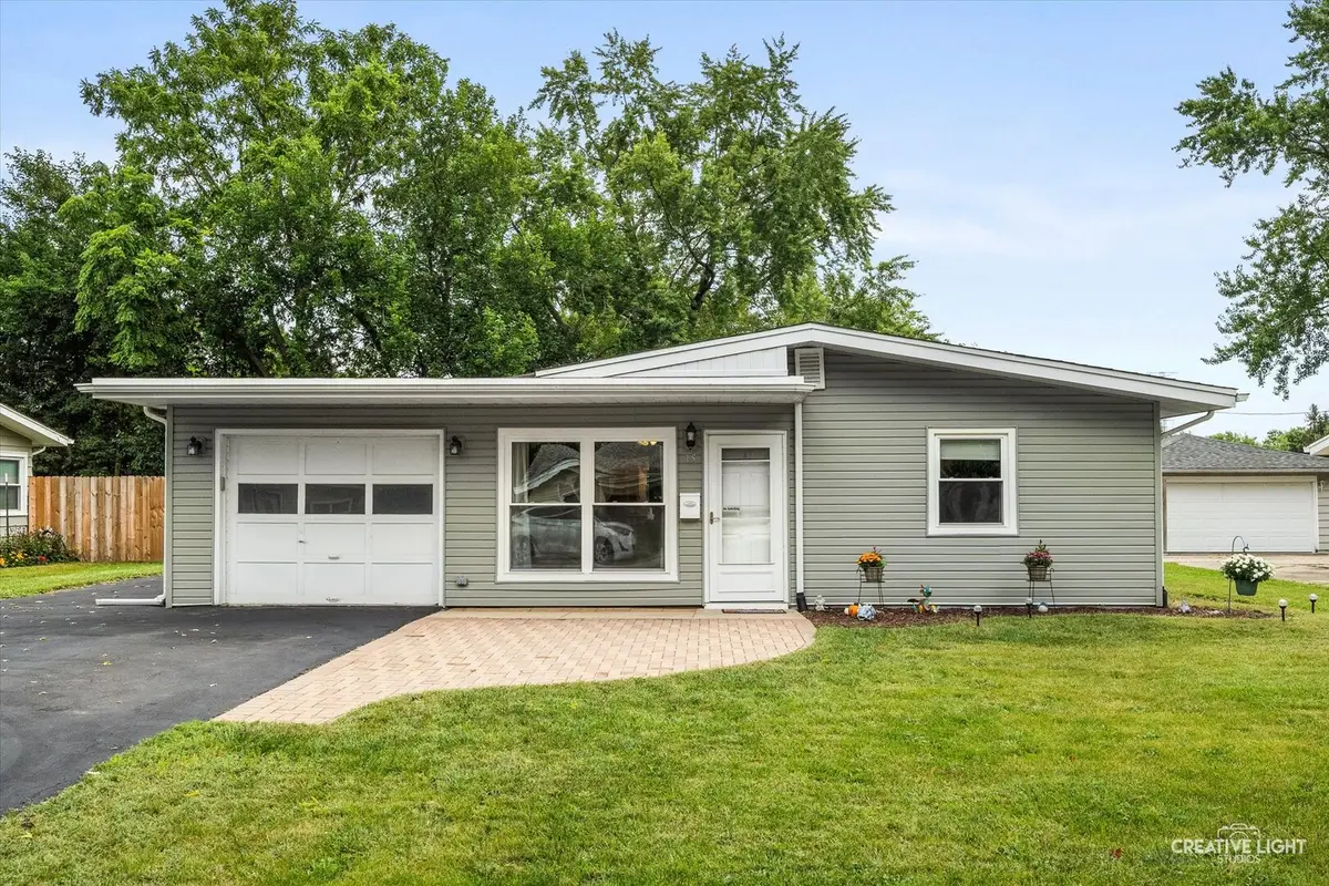 15 Cedar Drive, North Aurora, IL 60542 - #1