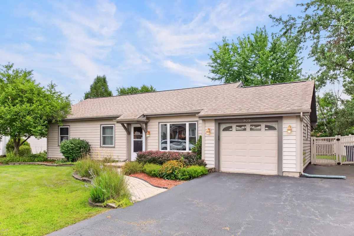 909 Shorewood Drive, Bartlett, IL 60103 - #1