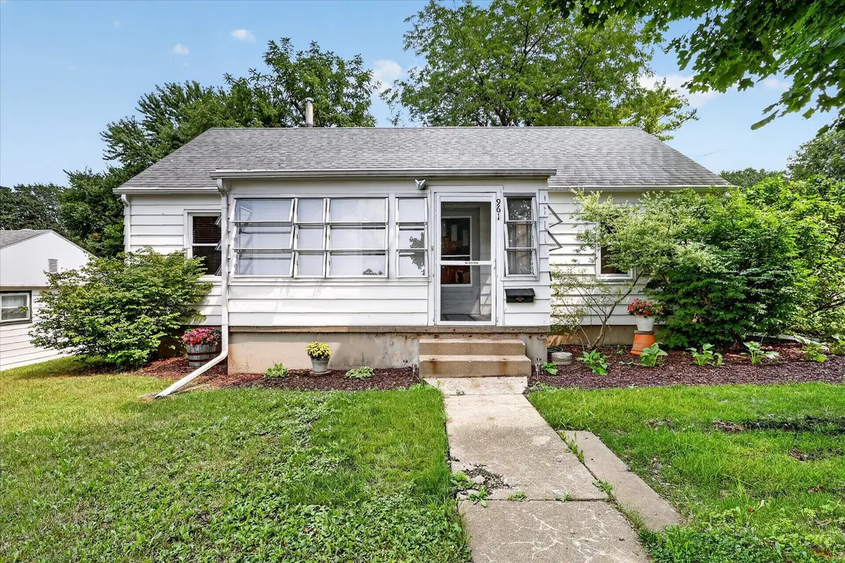 961 W Jefferson Drive, Freeport, IL 61032 - #1