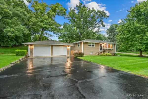 12 Oak Drive, Oakwood Hills, IL 60013